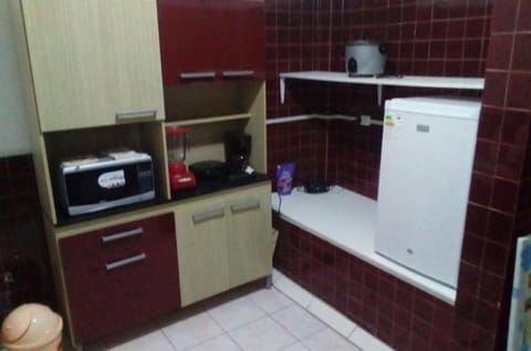 House, 5 Bedrooms | Private kitchen | Fridge, microwave, toaster oven, cookware/dishes/utensils