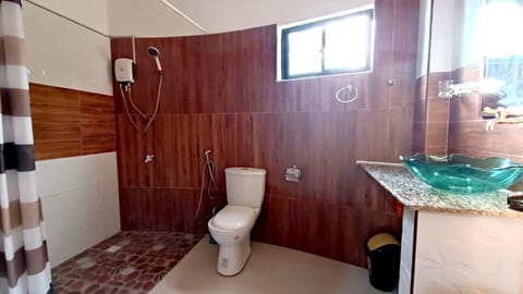 Family Room, 2 Bedrooms, Non Smoking, Garden View | Bathroom | Shower, free toiletries, slippers, towels