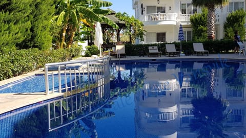 Deluxe Duplex | Pool | Outdoor pool, pool umbrellas, sun loungers
