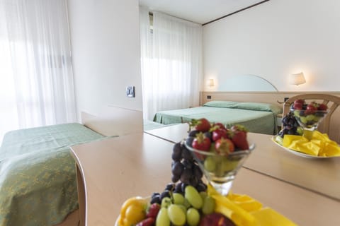 Standard Quadruple Room | In-room safe, desk, free cribs/infant beds, free WiFi