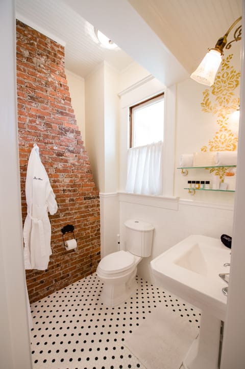 Kate's Study 2nd Floor | Bathroom | Combined shower/tub, free toiletries, hair dryer, bathrobes