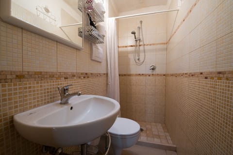 Apartment, 1 Bedroom, Non Smoking | Bathroom | Shower, rainfall showerhead, hair dryer, bidet