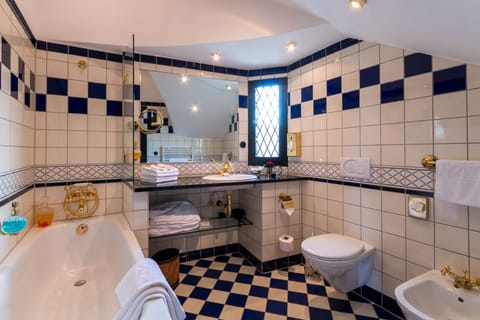 Romantic Double Room, Tower | Bathroom | Designer toiletries, hair dryer, bathrobes, slippers