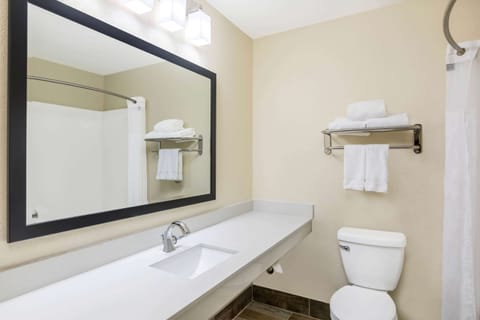 Combined shower/tub, deep soaking tub, free toiletries, hair dryer