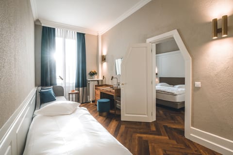 Boutique Double Room Deluxe | Minibar, in-room safe, free WiFi, bed sheets