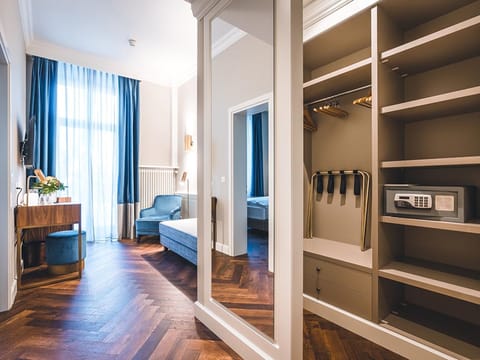 Boutique Double Room Superior | Minibar, in-room safe, free WiFi, bed sheets