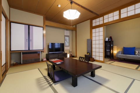 Standard Twin Room, Non Smoking (Japanese-Style) | In-room safe, individually decorated, individually furnished