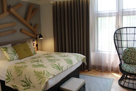 Executive Double Room | Desk, iron/ironing board, free WiFi, bed sheets