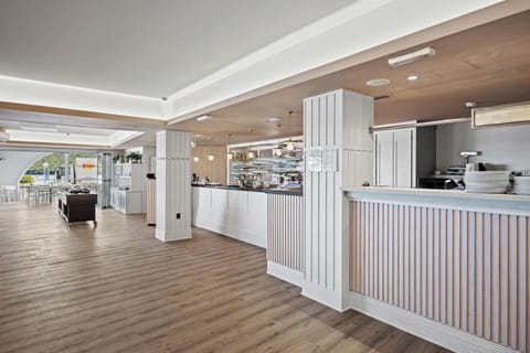 Daily buffet breakfast (EUR 17 per person)