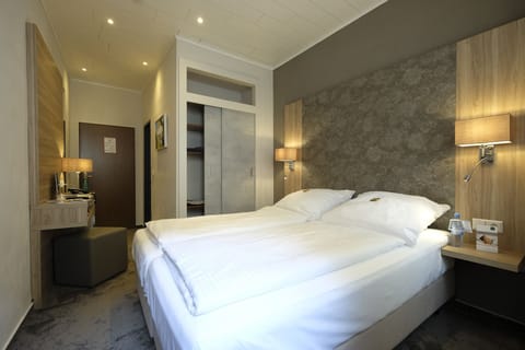 Double Room | Premium bedding, minibar, in-room safe, soundproofing