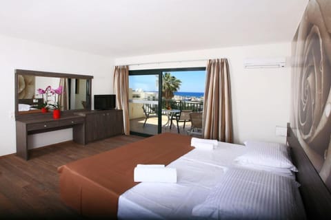 Junior Suite (Executive) | In-room safe, soundproofing, free WiFi, bed sheets