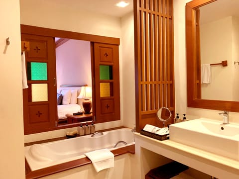 Supreme Deluxe Room with Balcony | Bathroom | Separate tub and shower, hair dryer, bathrobes, slippers