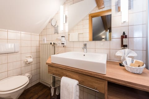 Superior Single Room, Balcony | Bathroom | Free toiletries, hair dryer, bathrobes, slippers