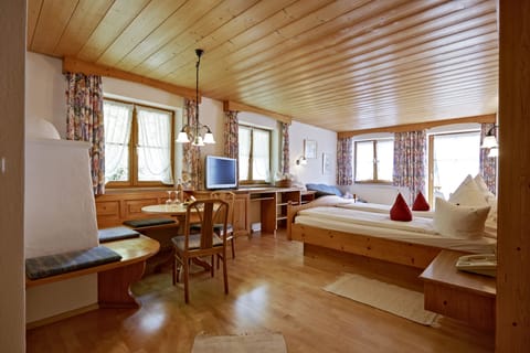 Deluxe Double Room, Mountain View | Living area | Flat-screen TV