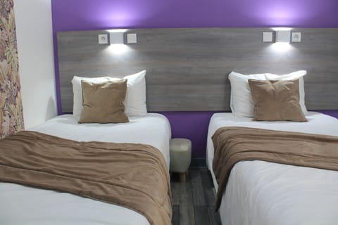 Twin Room, 2 Twin Beds | Desk, free WiFi, bed sheets