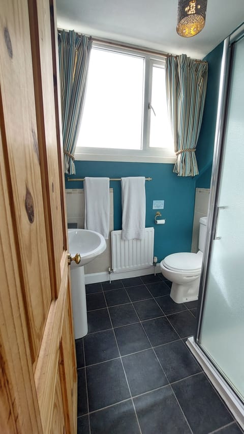 Double Room (Small 2nd Floor) | Bathroom | Towels