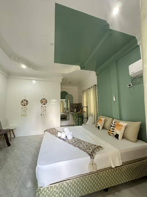 Queen Room with Balcony | Desk, free WiFi, bed sheets