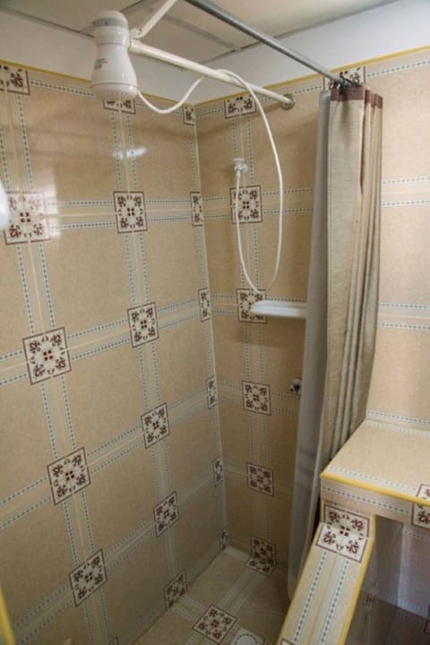 Comfort Double Room | Bathroom shower