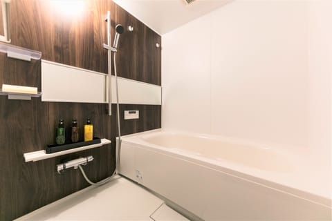 Standard | Bathroom | Separate tub and shower, free toiletries, hair dryer, bidet