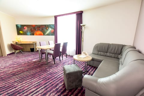 Suite | Living area | 32-inch LCD TV with satellite channels, TV