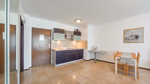 Apartment (78) | Private kitchenette | Fridge, stovetop, coffee/tea maker, electric kettle