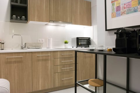 Apartment, 1 Bedroom | Private kitchenette | Fridge, oven, stovetop, espresso maker