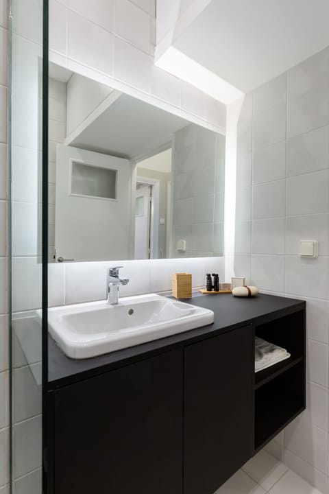 Apartment, 1 Bedroom (Acropolis Heart in Plaka) | Bathroom | Shower, free toiletries, hair dryer, towels