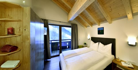 Apartment, 3 Schlafzimmer | In-room safe, desk, free WiFi, bed sheets