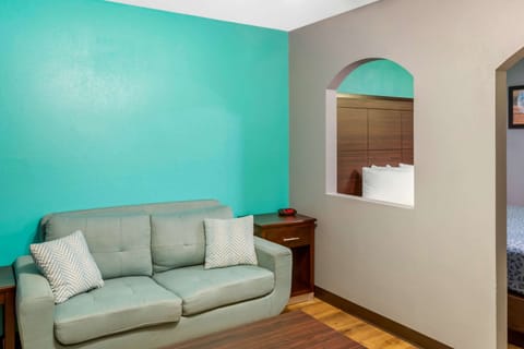 Suite, 1 King Bed, Non Smoking | Iron/ironing board, free WiFi, bed sheets