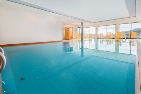 Exercise/lap pool