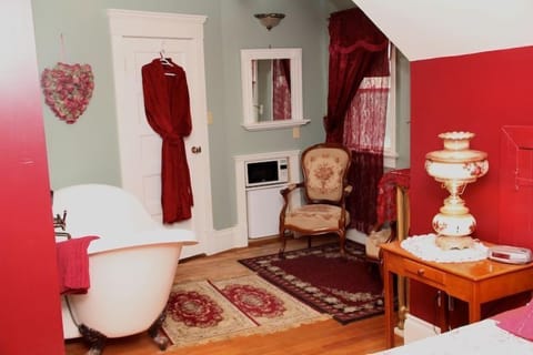Romantic Room, Jetted Tub | Room amenity