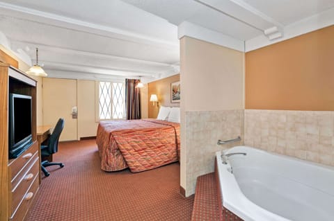 Suite, 1 King Bed, Hot Tub | Private spa tub