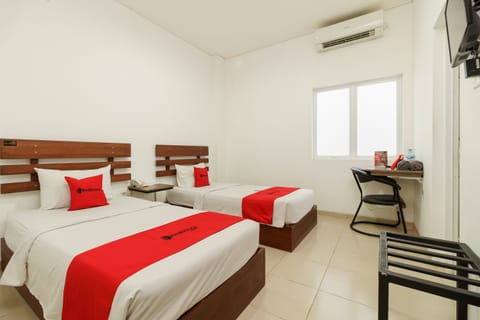 Twin Room | Desk, free WiFi