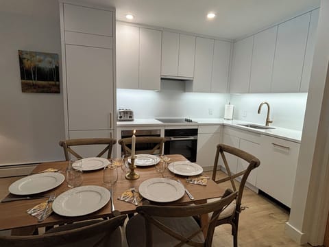 New Kitchen and dining area