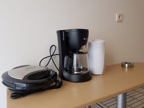 Apartment, 2 Bedrooms | Coffee and/or coffee maker