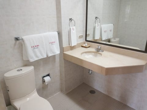 Comfort Room, 1 King Bed | Bathroom | Shower, rainfall showerhead, free toiletries, towels