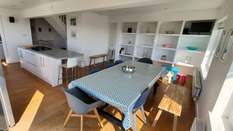 Kitchen & large family dining table