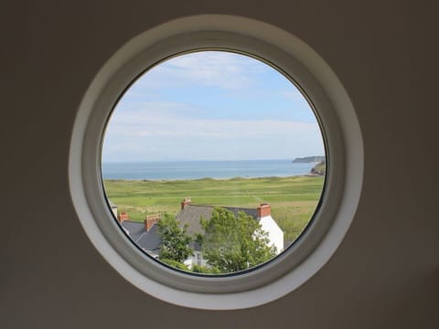 Master bedroom porthole view