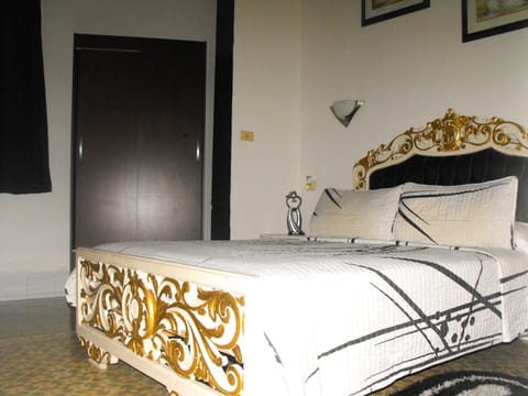 Luxury Double Room | Minibar, in-room safe, individually decorated, individually furnished