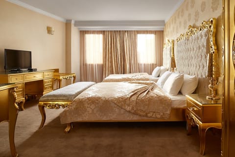 Gold Suite (2 Adults + 1 Child) | Minibar, in-room safe, desk, laptop workspace