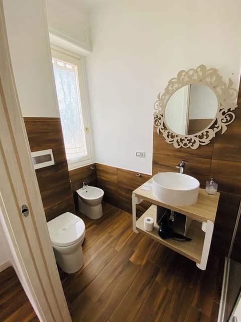 Standard Double Room | Bathroom | Shower, hydromassage showerhead, hair dryer, bidet