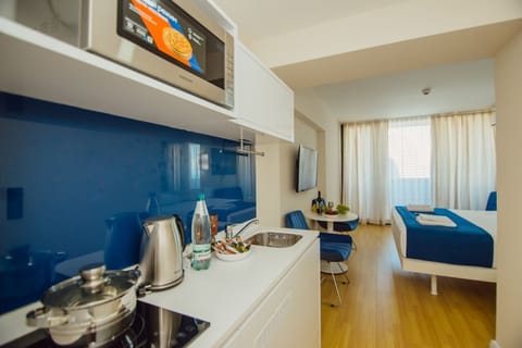 Panoramic Studio Suite, Sea View | Private kitchen | Fridge, microwave, stovetop, coffee/tea maker