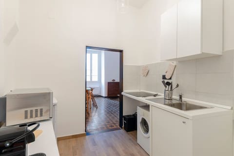 Apartment (1 Bedroom) | Private kitchen | Fridge, microwave, stovetop, electric kettle