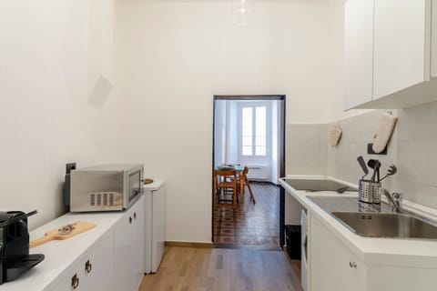 Apartment (1 Bedroom) | Private kitchen | Fridge, microwave, stovetop, electric kettle