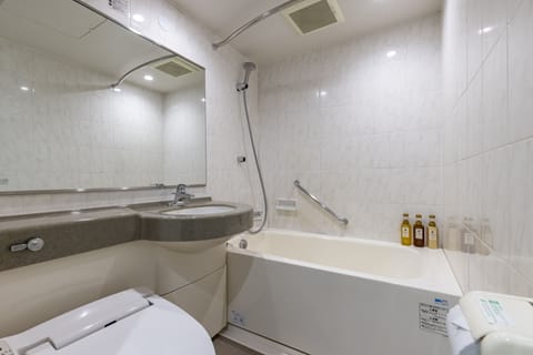 Separate tub and shower, rainfall showerhead, free toiletries