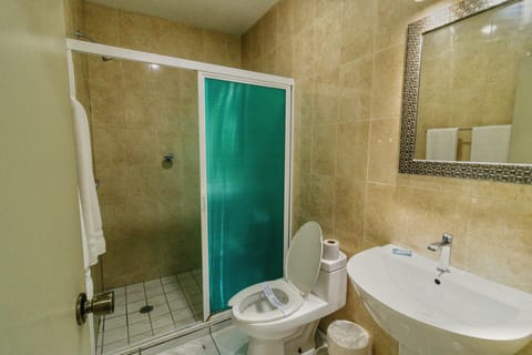 Executive Room, 6 Bedrooms | Bathroom | Shower, free toiletries, hair dryer, towels