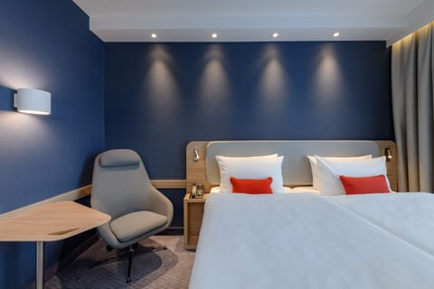 Standard Room | Hypo-allergenic bedding, in-room safe, laptop workspace, blackout drapes