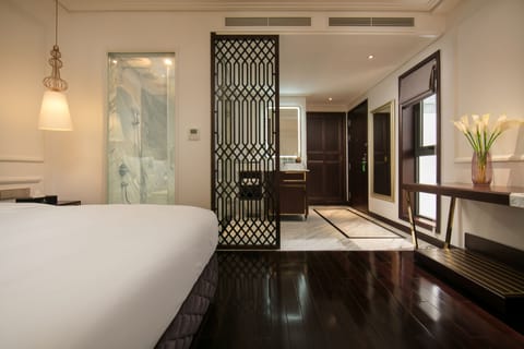 Grand Deluxe City View | Minibar, in-room safe, individually decorated, individually furnished