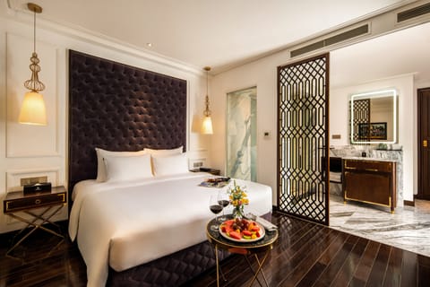 Grand Deluxe City View | Minibar, in-room safe, individually decorated, individually furnished