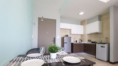 Elite Apartment, 2 Bedrooms | In-room dining